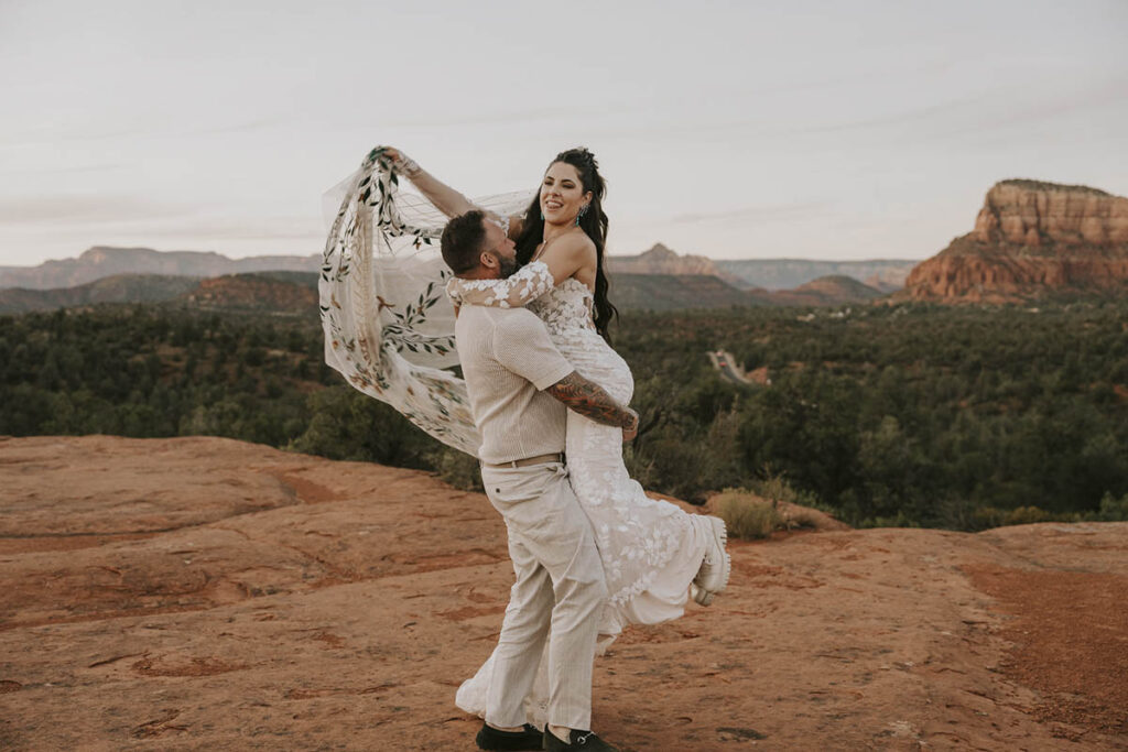 Jordan & Ami // Sedona Elopement